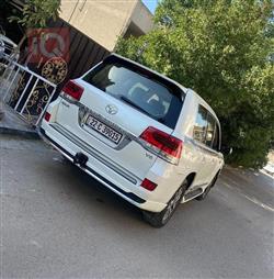 تۆیۆتا لاند کروزەر